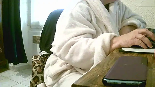 Snapshot of douceur63 chatting on February 21, 11:55 am douceur63 online show from February 21, 11:55 am