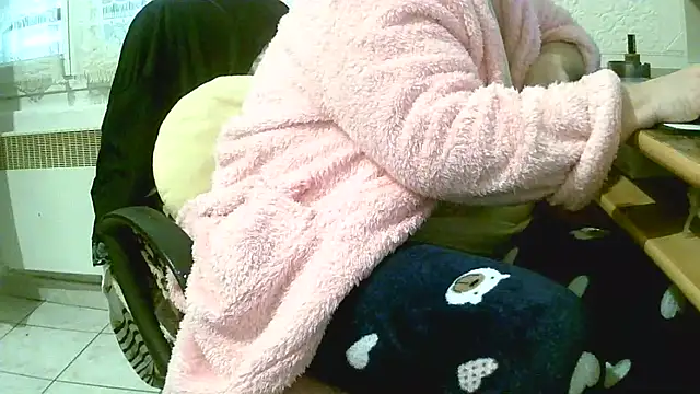 Snapshot of douceur63 chatting on February 25, 11:09 am douceur63 online show from February 25, 11:09 am