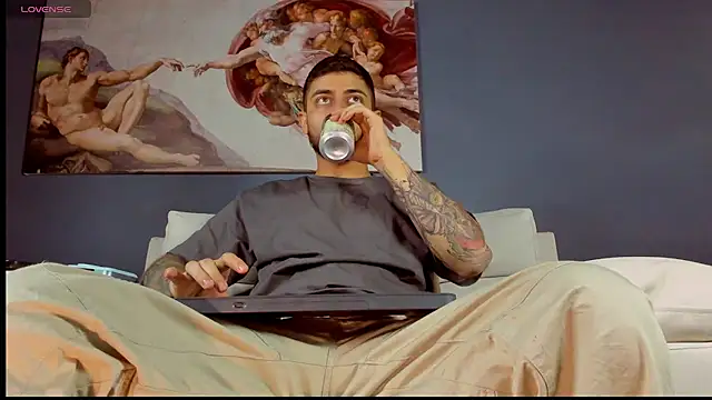 Snapshot of alessandro_duty chatting on February 27, 1:27 am alessandro duty online show from February 27, 1:27 am