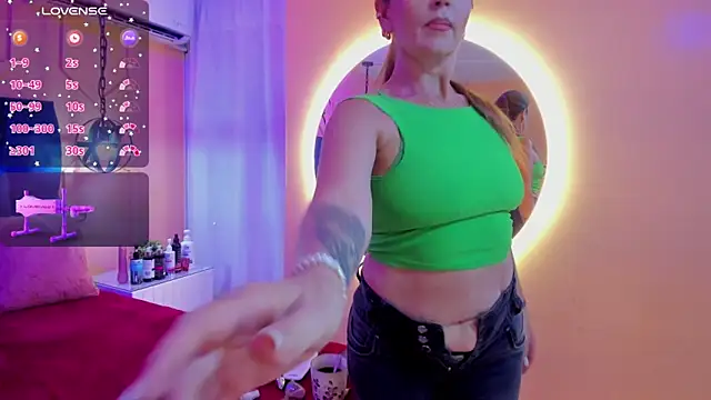 chantall1375 online show from January 12, 3:03 pm