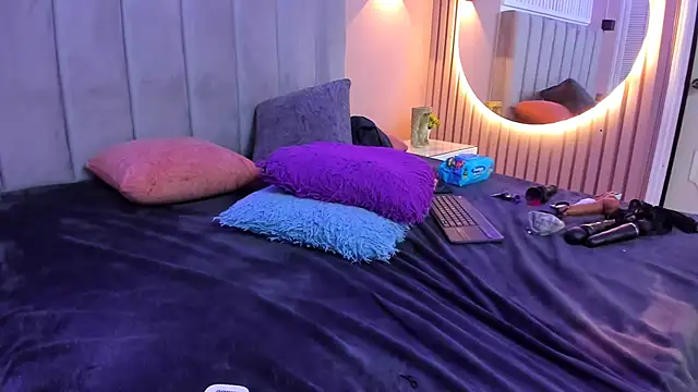 chantall1375 online show from February 8, 1:54 am