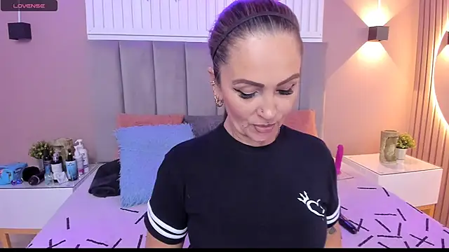 chantall1375 online show from February 16, 7:38 pm