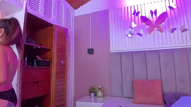 chantall1375 online show from February 20, 1:57 am