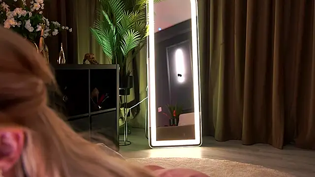 MissEmaDivine online show from May 23, 2:32 pm
