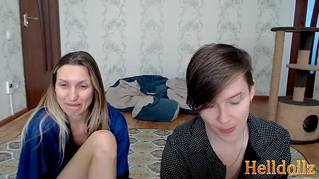 Snapshot of Helldollz chatting on December 11, 9:30 am Helldollz online show from December 11, 9:30 am