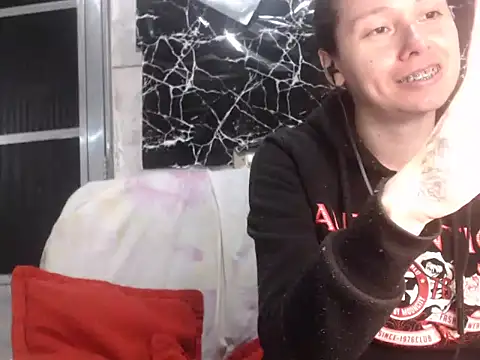 Snapshot of Venusluxodomme chatting on June 7, 2:27 am Venusluxodomme online show from June 7, 2:27 am