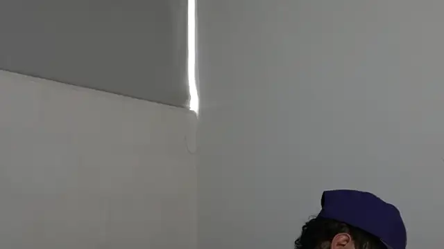 trieone online show from December 9, 3:33 pm