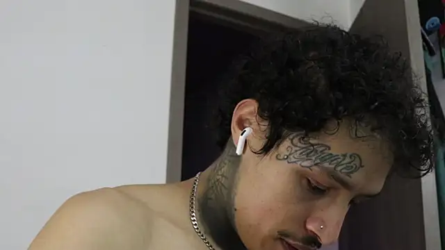 trieone online show from October 22, 1:39 am