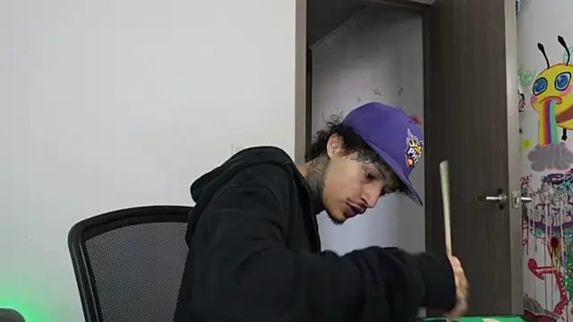 trieone online show from March 8, 2:54 pm