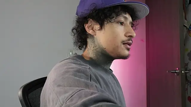 trieone online show from April 14, 2:34 pm