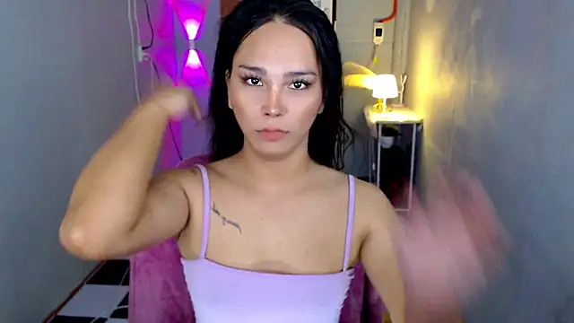 Snapshot of urnaughtydolly69 chatting on June 25, 10:20 am urnaughtydolly69 online show from June 25, 10:20 am