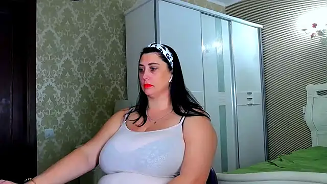 Snapshot of Evelyn_Shy chatting on January 9, 9:59 am Evelyn Shy online show from January 9, 9:59 am