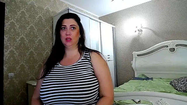 Snapshot of Evelyn_Shy chatting on October 21, 6:14 am Evelyn Shy online show from October 21, 6:14 am