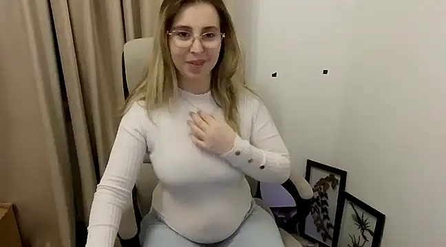 Snapshot of Aliss_Hottie chatting on March 6, 10:26 pm Aliss Hottie online show from March 6, 10:26 pm