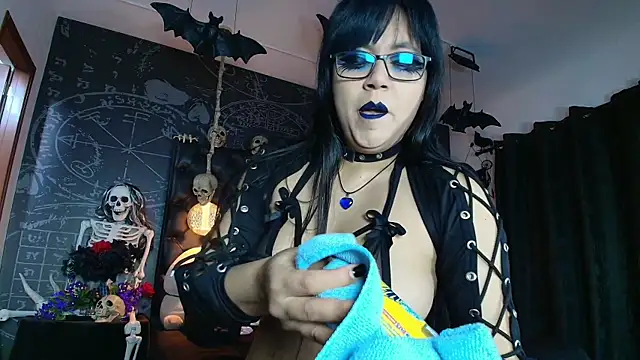 AlexHoe  online show from November 28, 6:32 pm