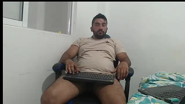 Snapshot of big_tommy69 chatting on March 29, 8:53 pm big tommy69 online show from March 29, 8:53 pm