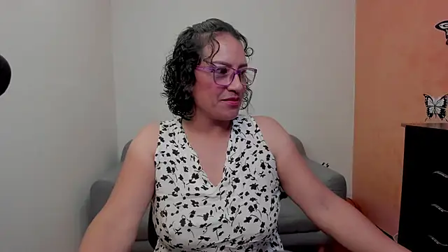 Snapshot of scarlet_wet chatting on June 19, 11:41 pm scarlet wet online show from June 19, 11:41 pm