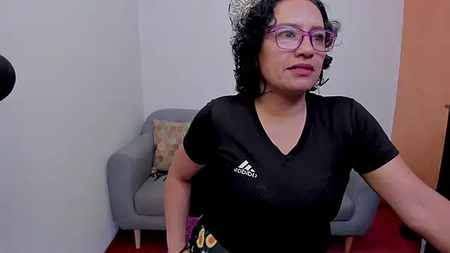 Snapshot of scarlet_wet chatting on July 17, 11:09 pm scarlet wet online show from July 17, 11:09 pm