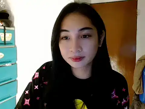 SweetLilly 18 online show from January 8, 5:48 pm