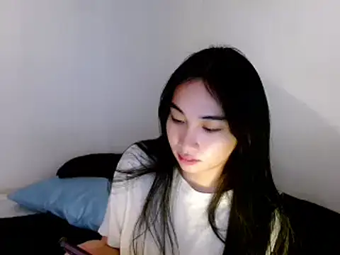 SweetLilly 18 online show from March 4, 4:17 am