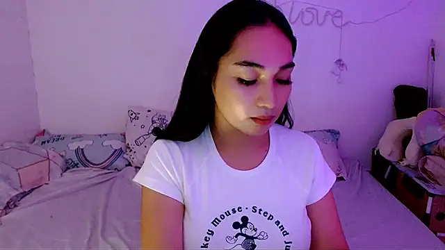 SweetLilly 18 online show from September 14, 4:33 am