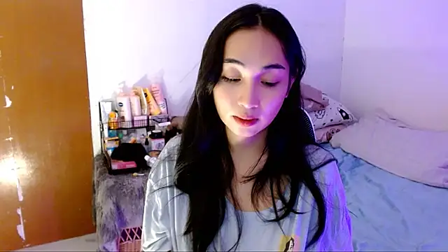 SweetLilly 18 online show from October 19, 5:52 am