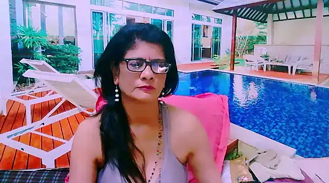Snapshot of IndianAllure chatting on December 30, 5:58 am IndianAllure online show from December 30, 5:58 am