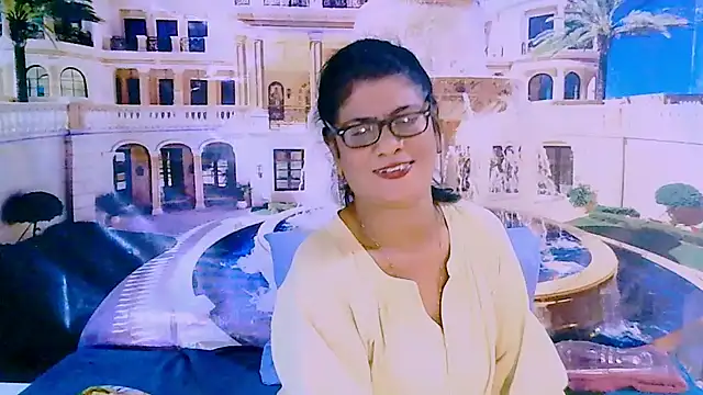 Snapshot of IndianAllure chatting on June 26, 5:45 am IndianAllure online show from June 26, 5:45 am