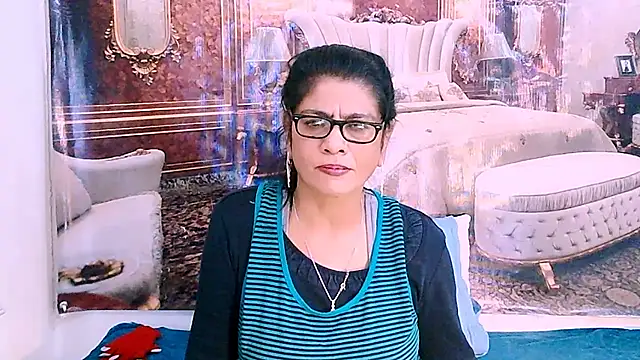 Snapshot of IndianAllure chatting on July 25, 5:38 am IndianAllure online show from July 25, 5:38 am
