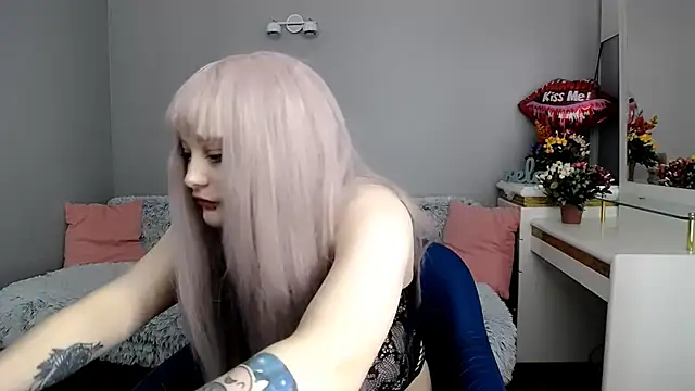 Estheri online show from February 5, 7:24 am