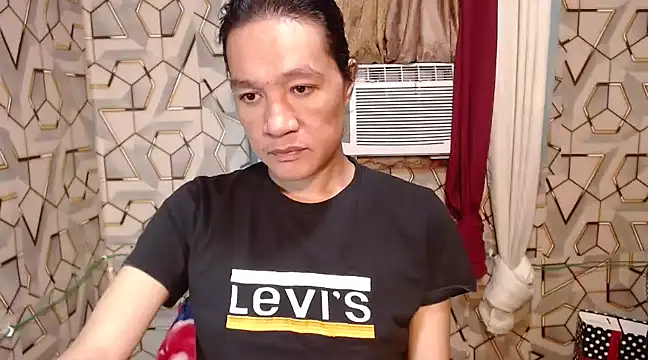 Snapshot of tshugecumxxx chatting on January 12, 5:22 pm tshugecumxxx online show from January 12, 5:22 pm