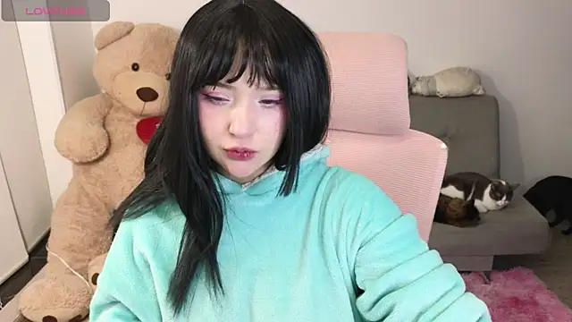 KuroChan420 online show from April 18, 5:33 am