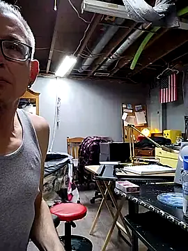 Snapshot of jjdirty6996 chatting on December 15, 6:06 am jjdirty6996 online show from December 15, 6:06 am