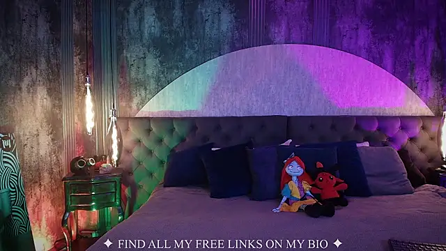 Charlotte Germanotta  online show from January 17, 6:44 pm