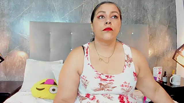 SexxyPamela online show from December 18, 7:31 pm