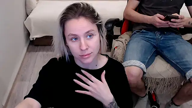 Snapshot of Mila_Jon chatting on December 6, 6:15 am Mila Jon online show from December 6, 6:15 am