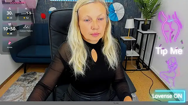 Abby Moore  online show from September 16, 7:09 am