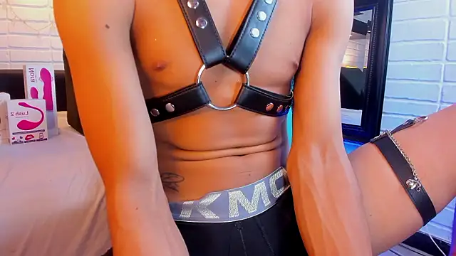 Snapshot of AlanNaughty chatting on December 7, 11:45 pm AlanNaughty online show from December 7, 11:45 pm