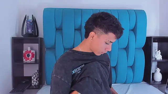 Snapshot of AlanNaughty chatting on January 4, 8:37 pm AlanNaughty online show from January 4, 8:37 pm