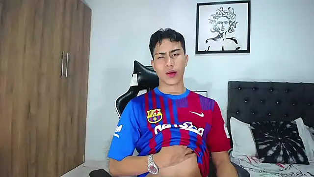 Snapshot of AlanNaughty chatting on October 16, 12:44 am AlanNaughty online show from October 16, 12:44 am