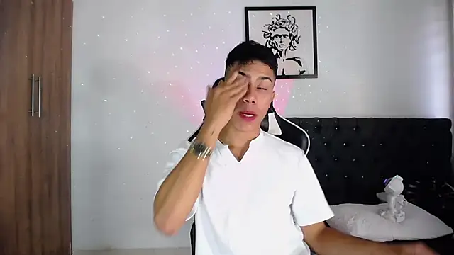 Snapshot of AlanNaughty chatting on November 6, 9:59 pm AlanNaughty online show from November 6, 9:59 pm