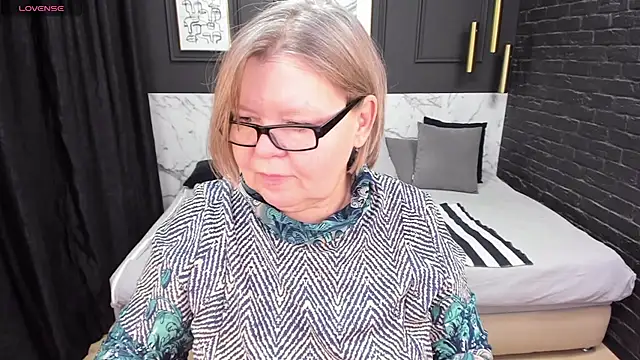 Shannonshine online show from February 3, 7:42 pm