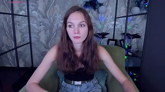 Snapshot of MirandaGlow chatting on January 10, 5:37 am MirandaGlow online show from January 10, 5:37 am