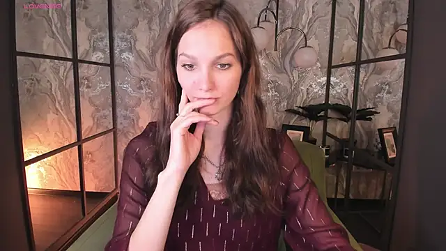 Snapshot of MirandaGlow chatting on March 17, 5:45 am MirandaGlow online show from March 17, 5:45 am