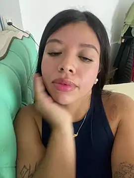 Snapshot of DulceAngelica chatting on April 7, 1:06 am DulceAngelica online show from April 7, 1:06 am