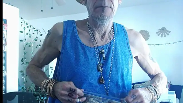 Snapshot of mycock2474u chatting on March 2, 9:43 pm mycock2474u online show from March 2, 9:43 pm