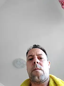 Snapshot of david_geam chatting on March 11, 6:52 am david geam online show from March 11, 6:52 am
