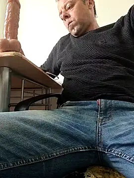 Snapshot of david_geam chatting on April 24, 5:54 am david geam online show from April 24, 5:54 am