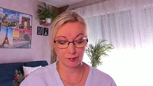 vanessa chat online show from May 11, 1:17 pm