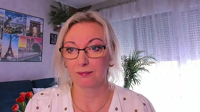 vanessa chat online show from May 12, 1:30 pm